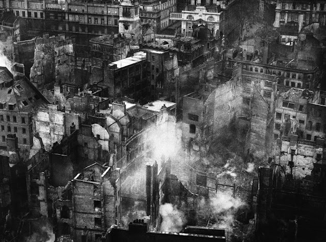 4 January 1941 worldwartwo.filminspector.com St. Paul Cathedral Blitz London