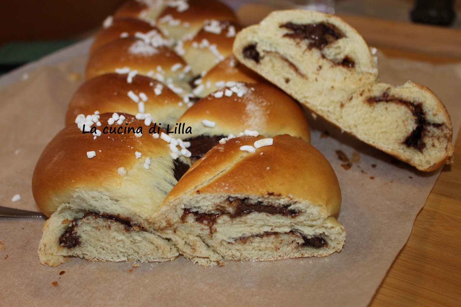 Dolci lievitati Treccia di pan brioches alla Nutella