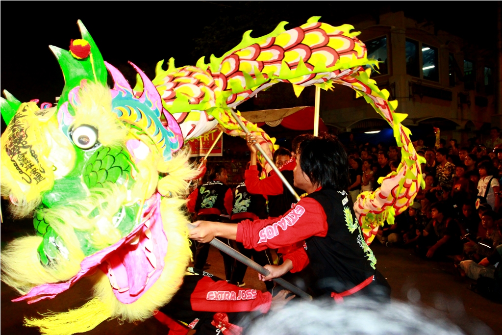 Asian dragon fest 2024. Фестиваль дракона Сингапур. Фестиваль короля драконов. Индийский дракон фестиваль. Красный дракон фестиваль Росси.