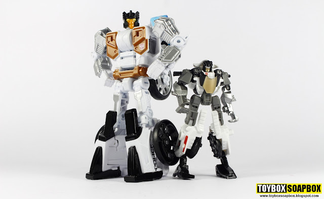 combiner wars legends groove vs deluxe groove