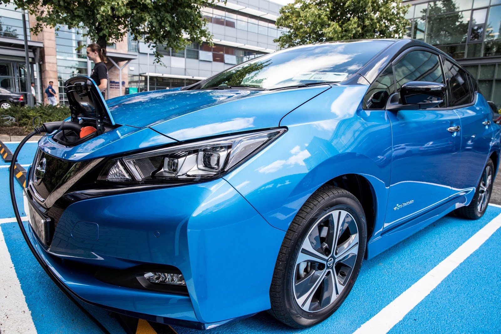 Irish Car+Travel Magazine Nissan LEAF sparkling Christmas tree