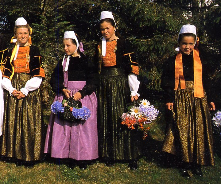 FolkCostume&Embroidery: Overview of the Costumes and Embroidery of ...