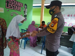 3 Desa Lakukan Penyaluran BST, Bhabinkamtibmas Laksanakan Pengawalan dan Pengamanan Melalui Kantor Pos