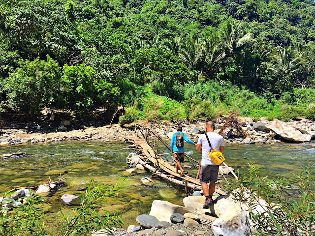 Marky Ramone Go crossing the Tinipak River