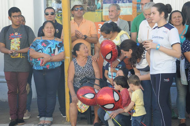 População pinhalense prestigia desfile de 7 de Setembro População pinhalense prestigia desfile de 7 de Setembro