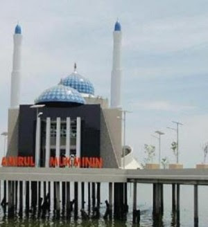 Masjid Terapung Makassar Amirul Mukminin