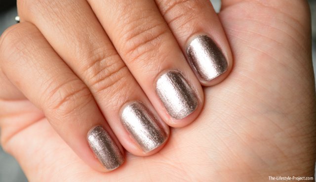 metallic-manicure