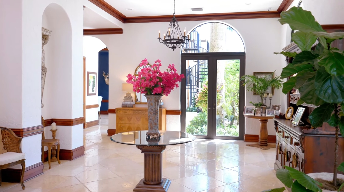 35 Interior Design Photos vs. 10401 SW 64 Ave, Pinecrest, FL Luxury Home Tour
