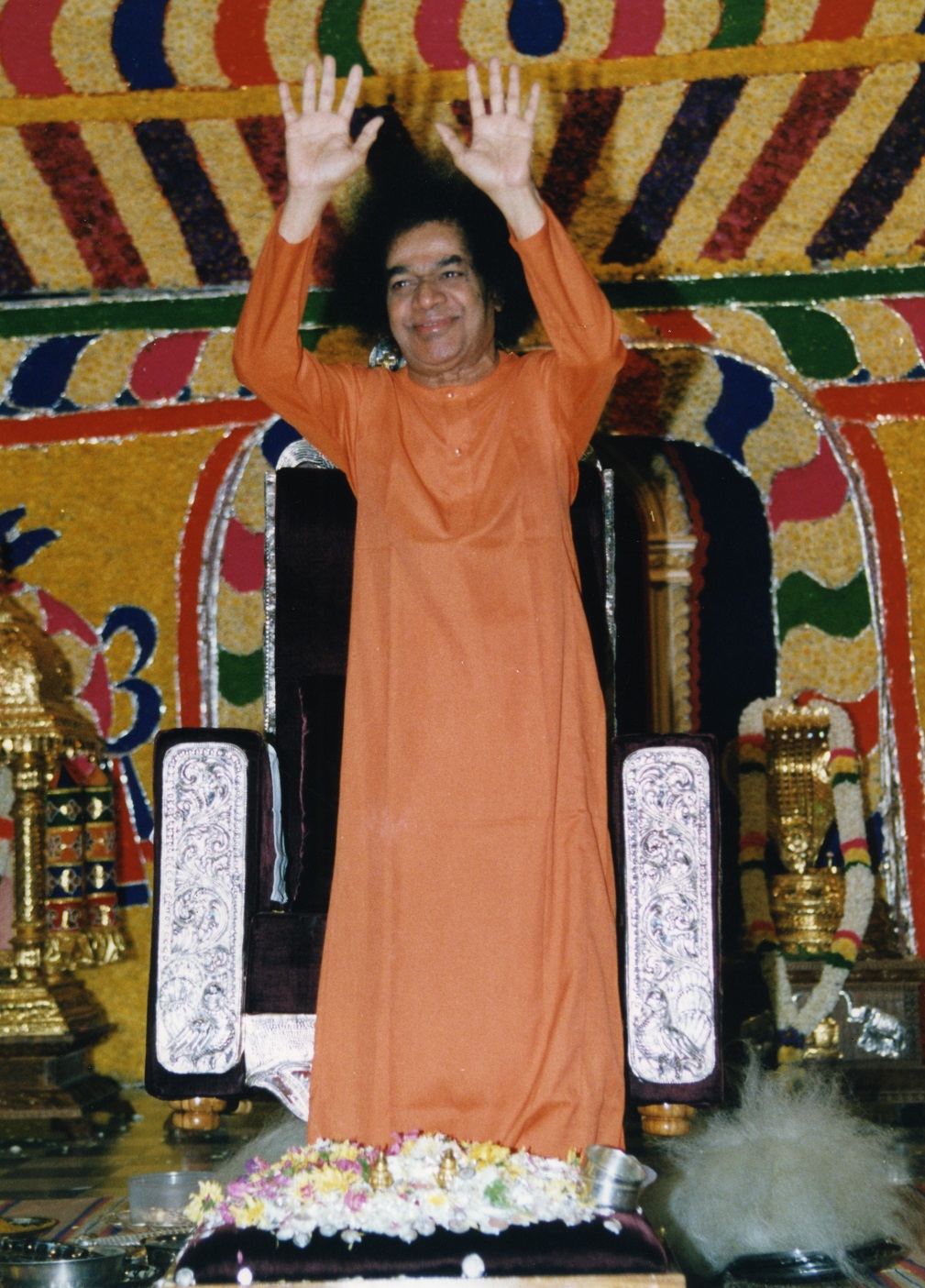 Sathya Sai with Students Jagat Guru Stotram