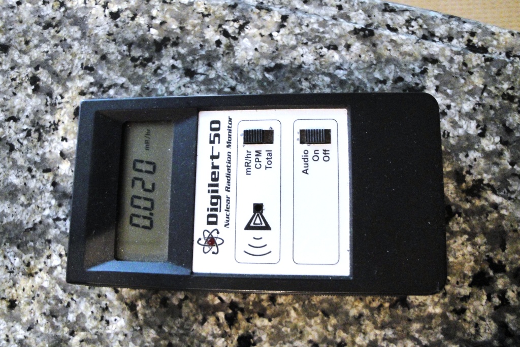 гранит 302 радиация. гранит радиоактивен. мрамор радиация. радиоактивность мрамора. радиоактивность гранита и мрамора.