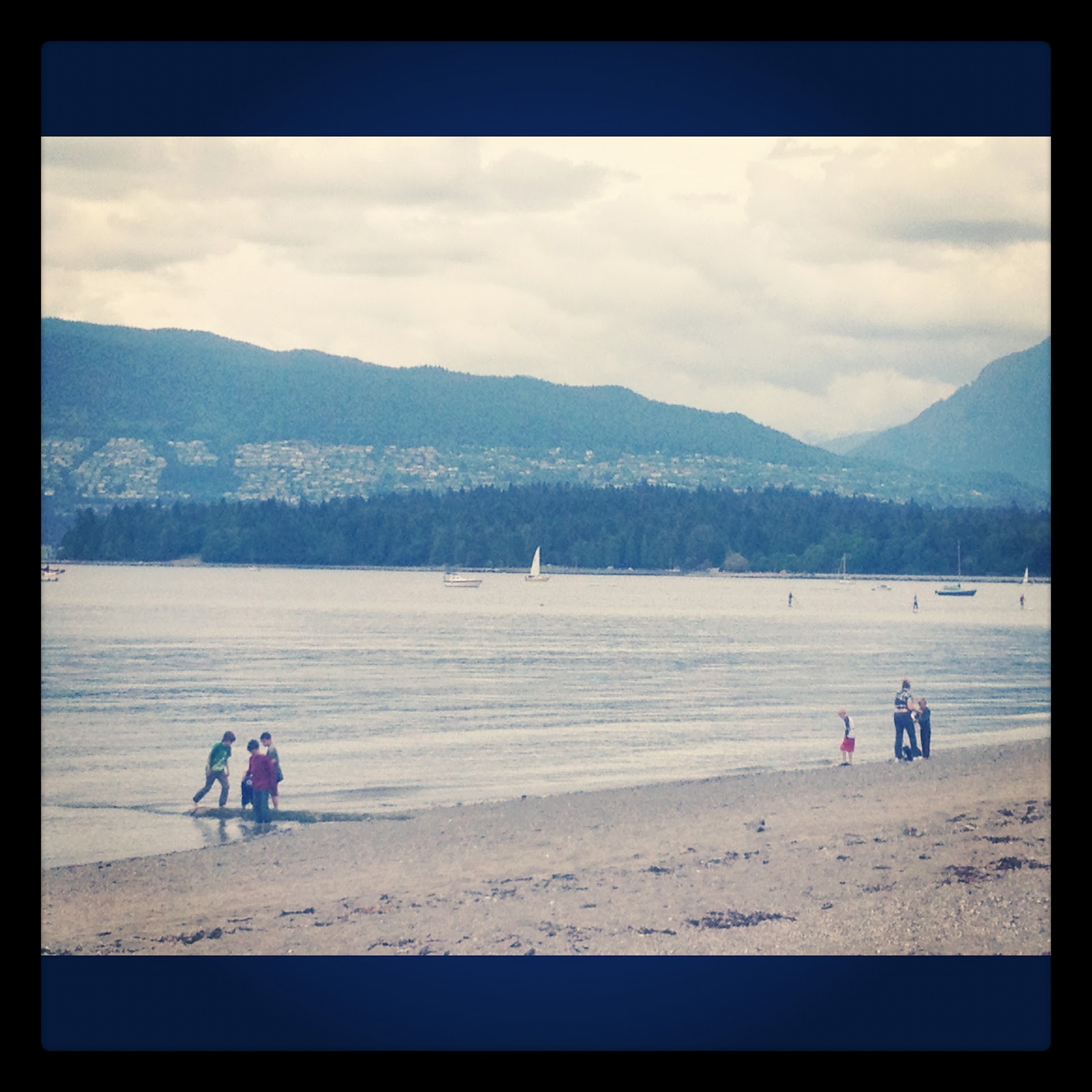 Nós em Vancouver Kitsilano Beach e boas notícias!