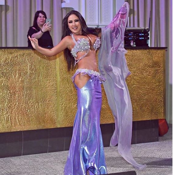 ملكة الرقص الشرقي \"اليسار\" في عيد ميلادها.. أجمل 8 إطلالات في 2019 ملكة الرقص الشرقي \"اليسار\" في عيد ميلادها.. أجمل 8 إطلالات في 2019