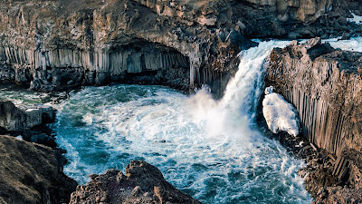 Screen background for free waterfall, stones, rocks, nature