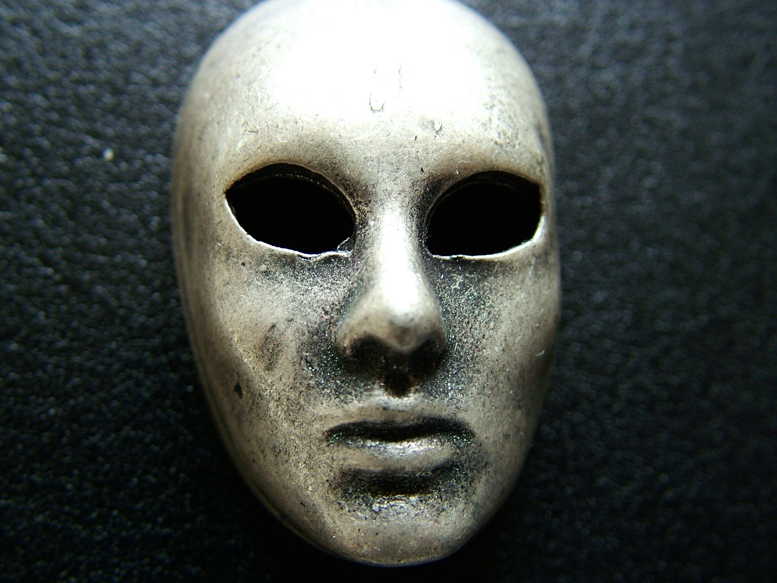 Первая открытая маска