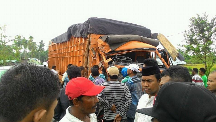 Bus Cendrawasih Hancur Berat Akibat Tabrakan Dengan Fuso | Aceh Publisher