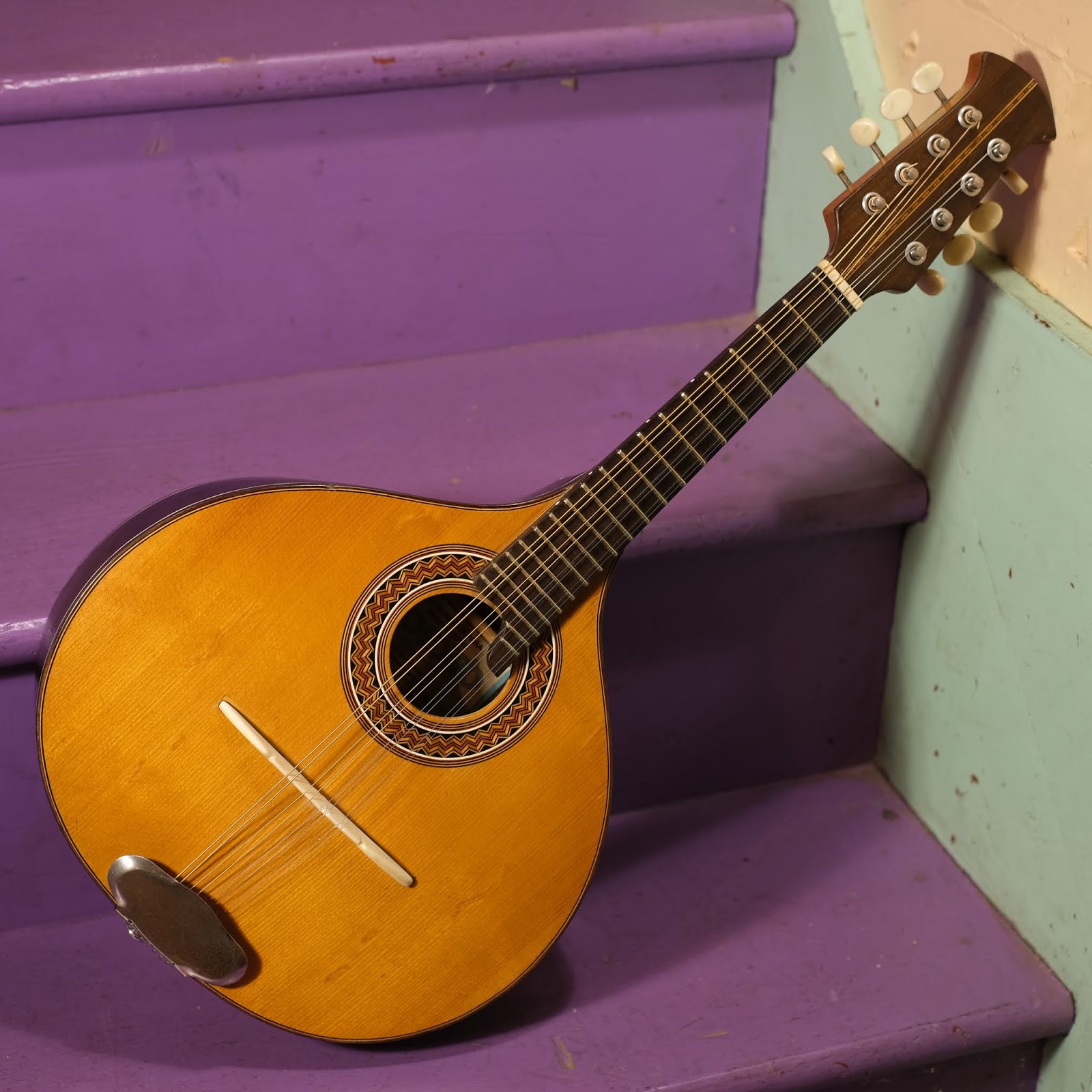 Portuguese mandolin Bandolim português Portuguese mandolin Bandolim português