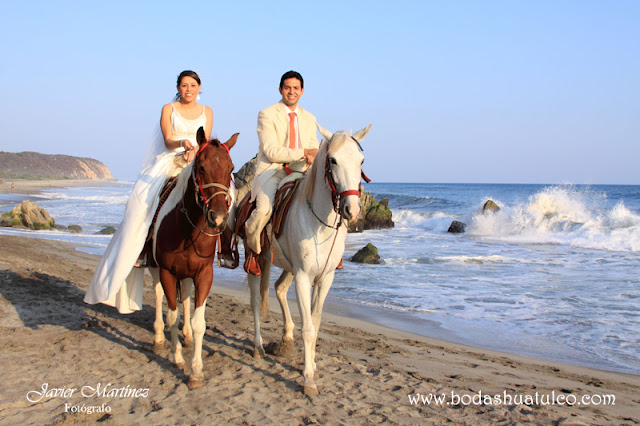 Boda en playa, Trash The Dress con caballos, Bodas Huatulco, Beach Wedding.