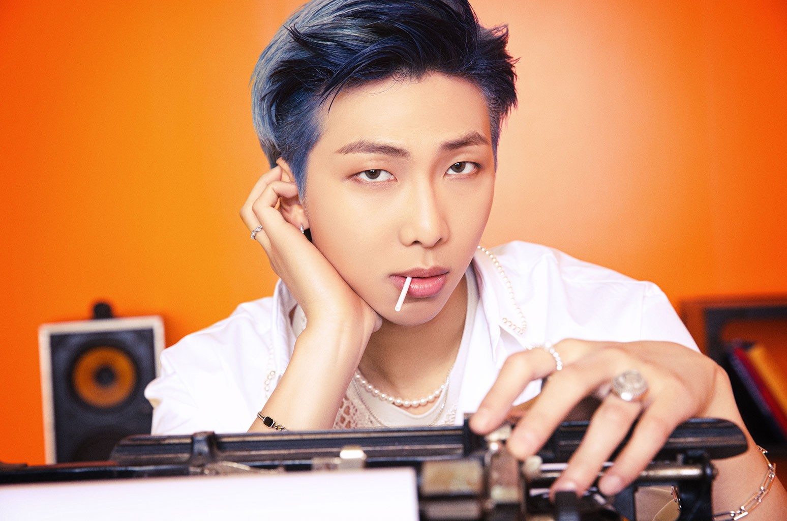 RM, integrante do BTS, diz que aprendeu inglês assistindo 'Friends