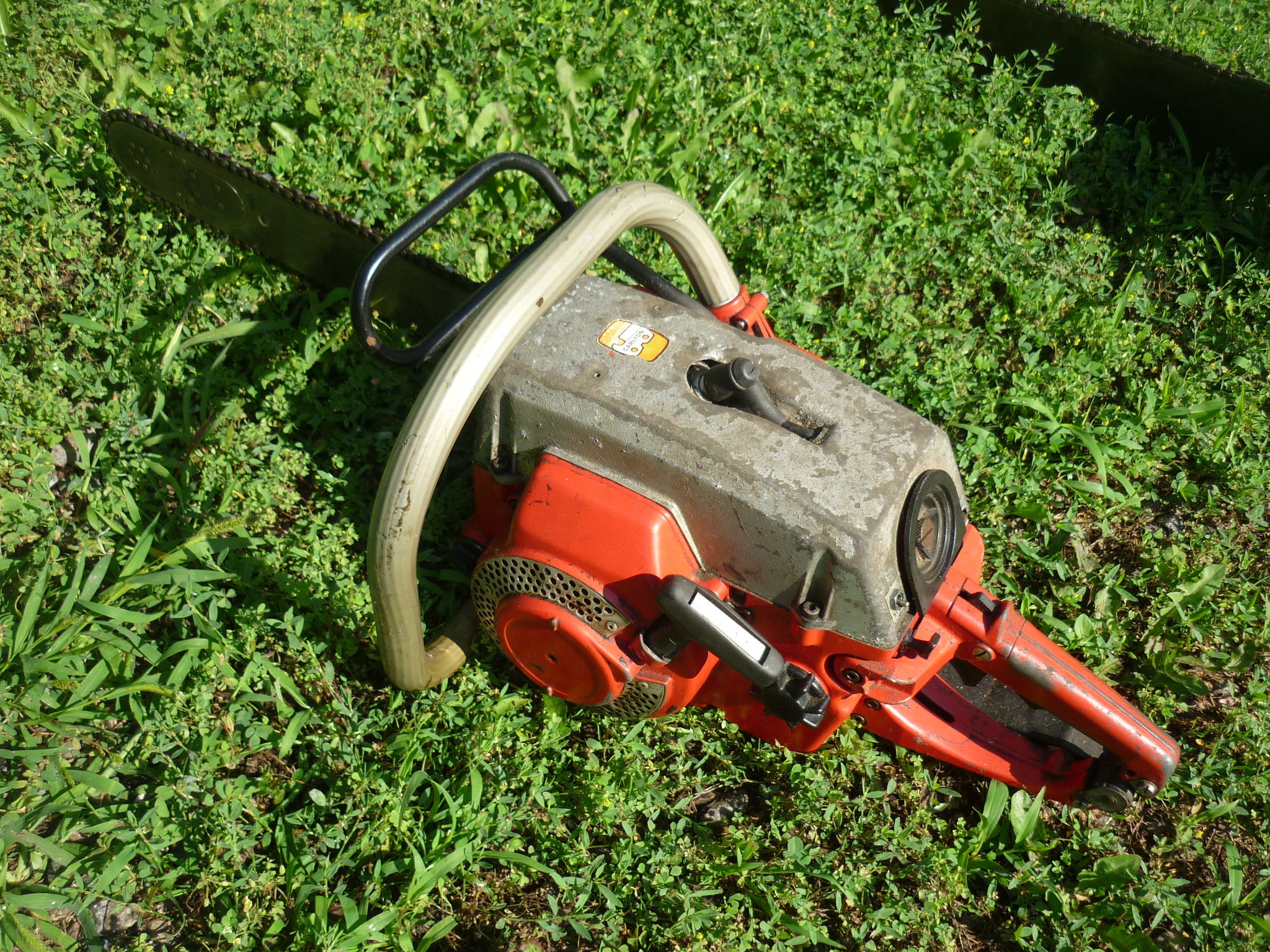 VINTAGE CHAINSAW COLLECTION JONSERED 621 OLDER MODEL/NO BRAKE....NEWER