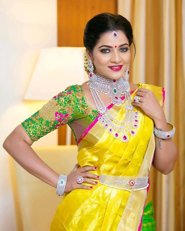 Hot Saree: Television Actress V. J. Chitra Hot Photos in Latest Fashion ...