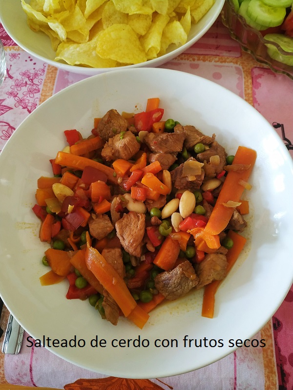 Salteado de cerdo con frutos secos