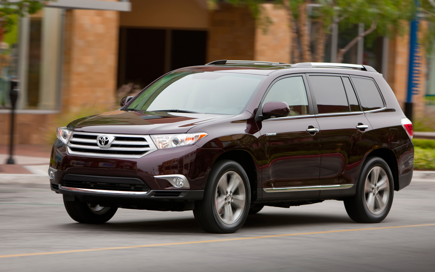 Refreshing or Revolting: 2014 Toyota Highlander | New cars reviews