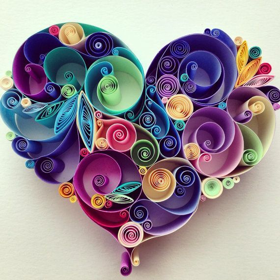 Paper quilling come realizzare una composizione a forma di cuore