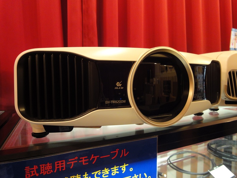 audio square fujisawa: EPSONの、3D対応ワイヤレス伝送液晶プロジェクター『EH-TW8200』の展示品処分を行います。