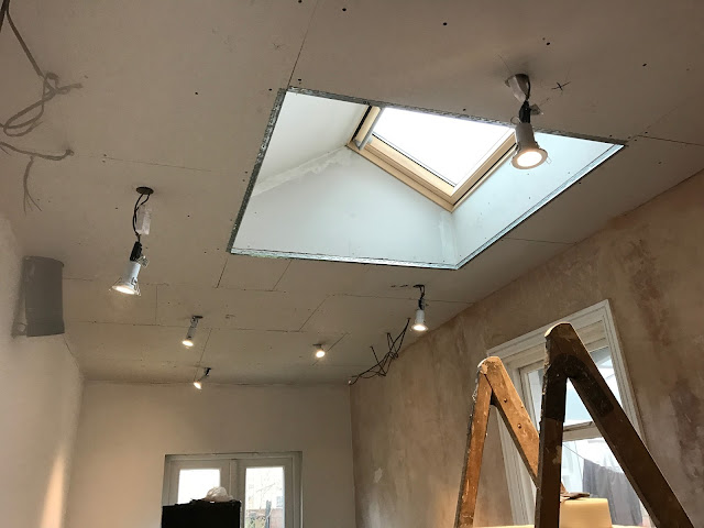 boarding a flat ceiling around a roof window