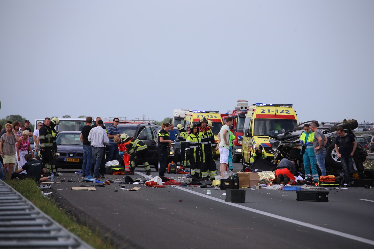Minstens 3 gewonden bij ernstig ongeval A50 Veghel 112BrabantActueel.nl