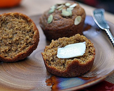 Perfect Whole Wheat Pumpkin Muffins ♥ KitchenParade.com, healthy pumpkin muffins that stay moist and fresh for days, spicy with great texture. Rave reviews.