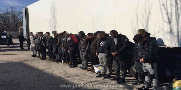 Cincisprezece cetăţeni din Siria, Irak şi Afganistan, ascunși într-o remorcă frigorifică, depistaţi la Calafat