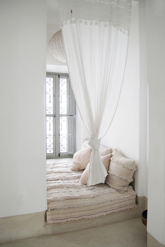 Moroccan bed nook, photo © Dorothee Dubois via vtwonen