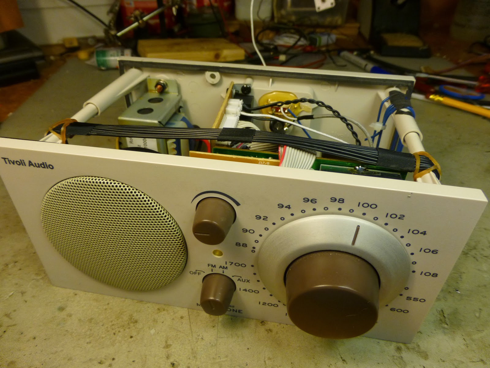 LA3ZA Radio & Electronics: Scratchy Tivoli Audio Model One