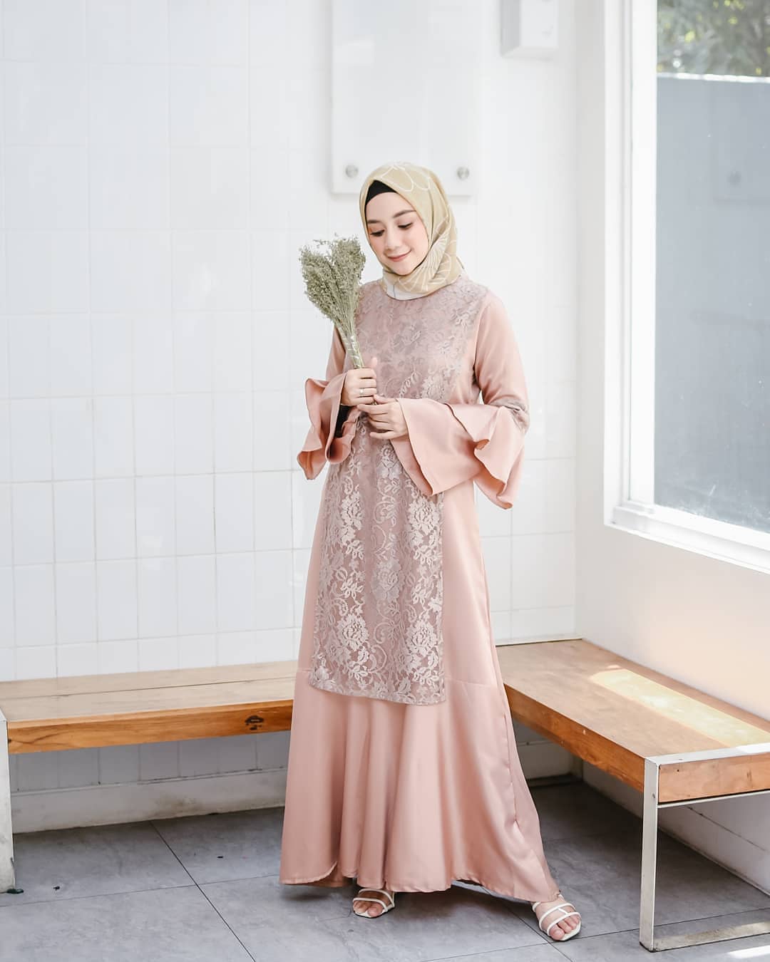 Model Baju Pesta Sederhana Tapi Mewah Untuk Wanita