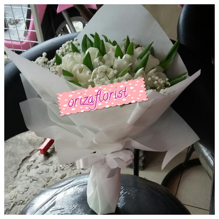 Hand Bouquet Tulip Putih Oriza Florist