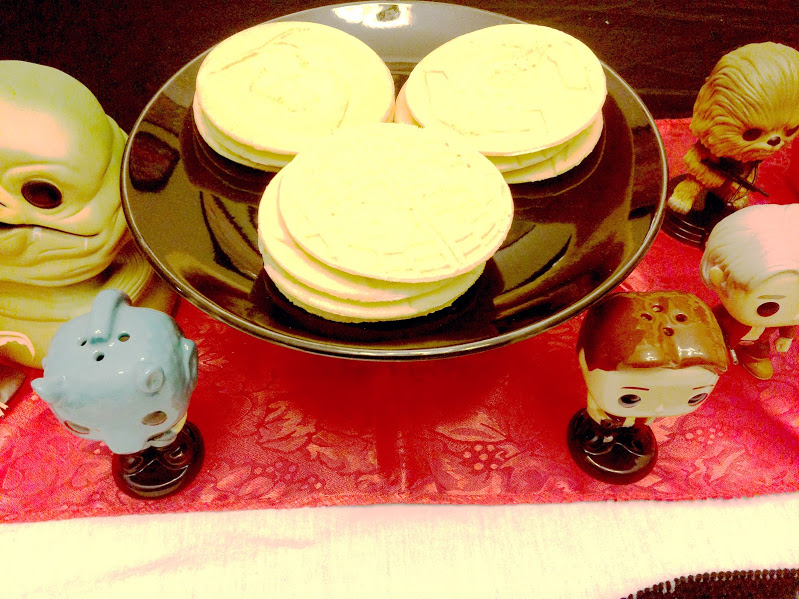 DIY Party Mom: Star Wars Family Dinner Party & Printable Lightsaber Candles