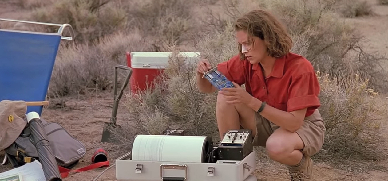 подросток улыбается. дрожь молодежь. человек с тревожным расстройством. люди с психическими нарушениями. шон кристиан дрожь земли 1.