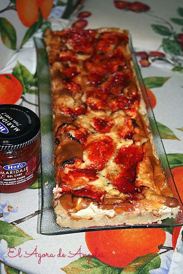 banda salada, queso de cabra. mermelada de pimiento