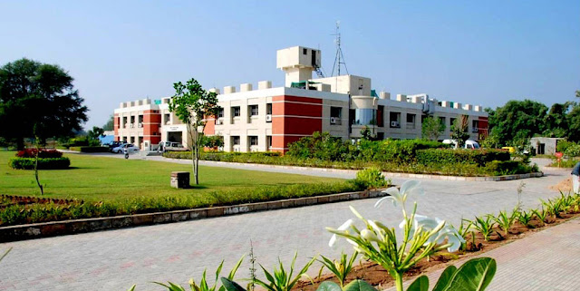 Image Attribute: School of Biological Sciences and Biotechnology, IAR Gandhinagar / Source: IAR Gandhinagar, Flickr, Creative Commons