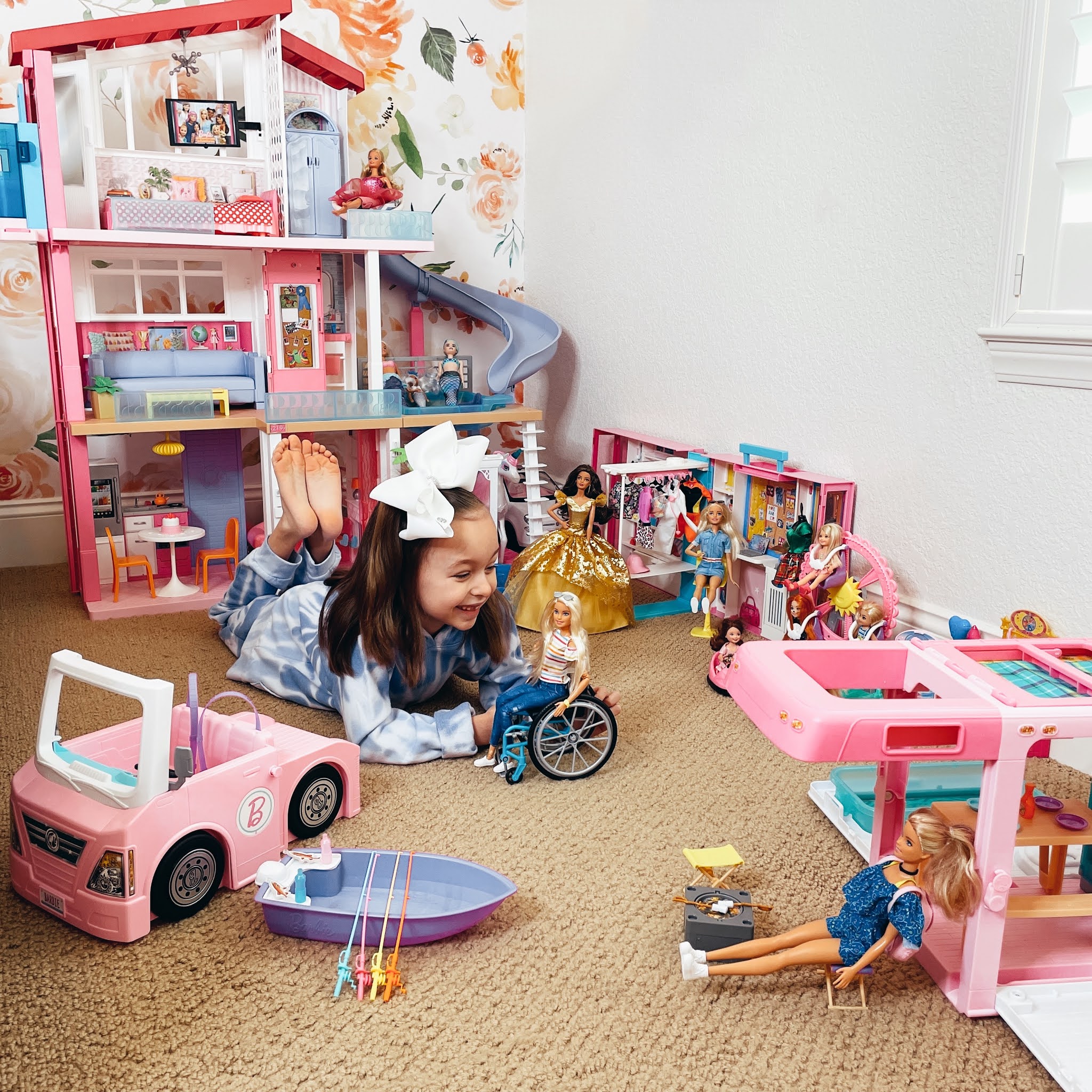 Barbie Camper, Doll Playset with 50 Accessories, Transforms into Truck,  Boat & House, Includes Pool, 3-in-1 Dream Camper ( Exclusive)