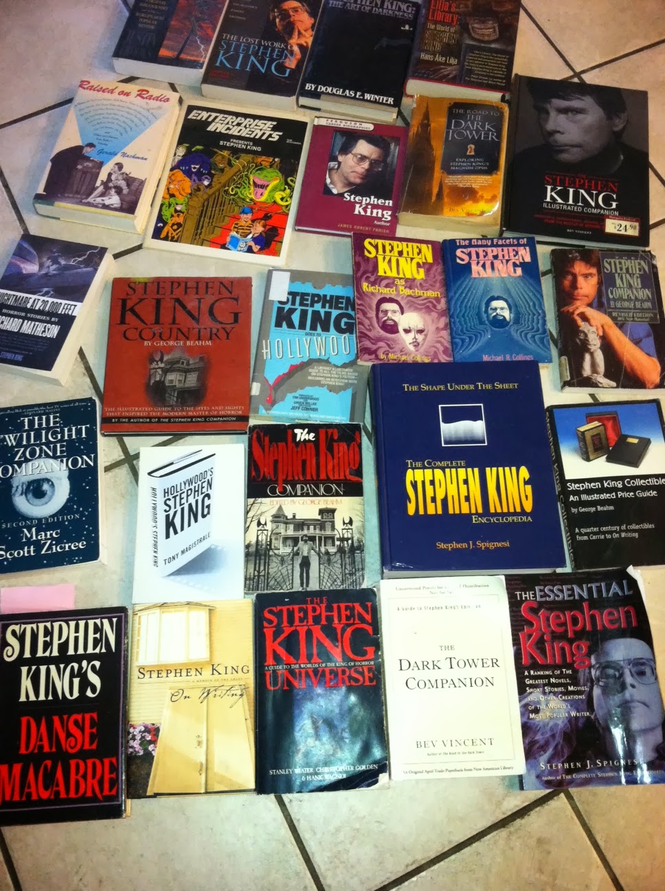 Лучшие книги кинга отзывы. Всеикниги Стивена Кинга. Коллекция книг Стивена Кинга. Экранизации книг Кинга.