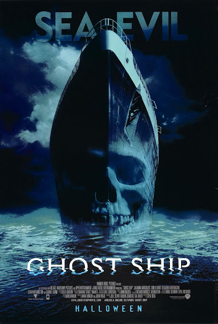 «Корабль-призрак», как и всякий уважающий себя фильм ужасов, не мог обойтись без сцены с обнажением и маленькой мёртвой девочки.