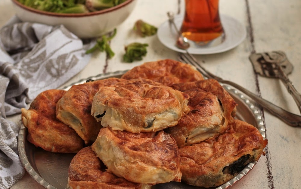 Ispanaklı Kaymaklı Kırma Böreği Çinili Mutfak