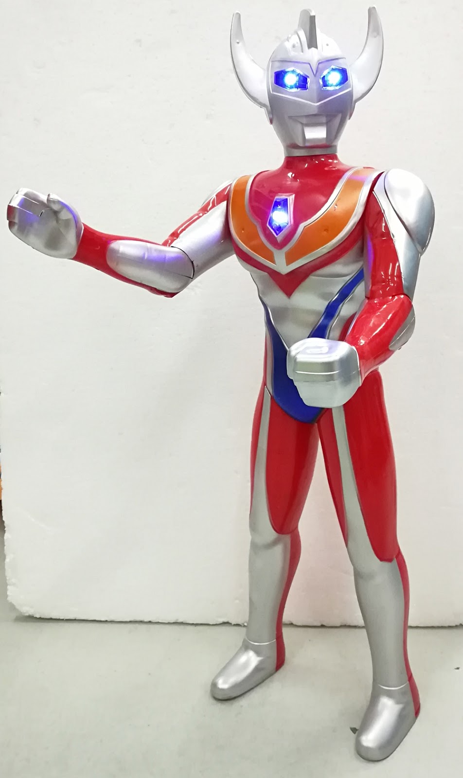 BongBongIdea EXTRA LARGE ULTRAMAN TOY FIGURE WITH SOUND AND LIGHT 68CM