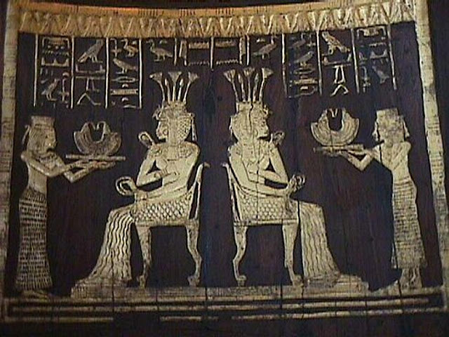 Принцесса Сатамон. Фрагмент ее кресла. Дерево, золото, инкрустации. 14 в. до н.э. Каир, Египетский музей.