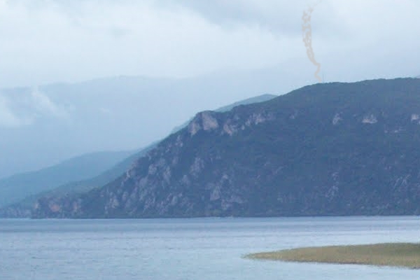 [Image: lakehill.jpg]