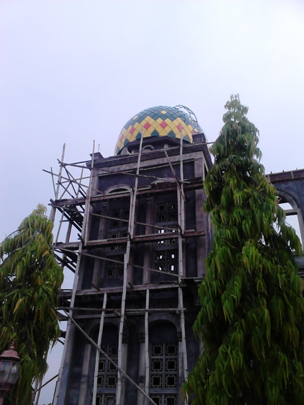 Tampak Kubah Masjid sudah rampung lebih dahulu Kubah Masjid