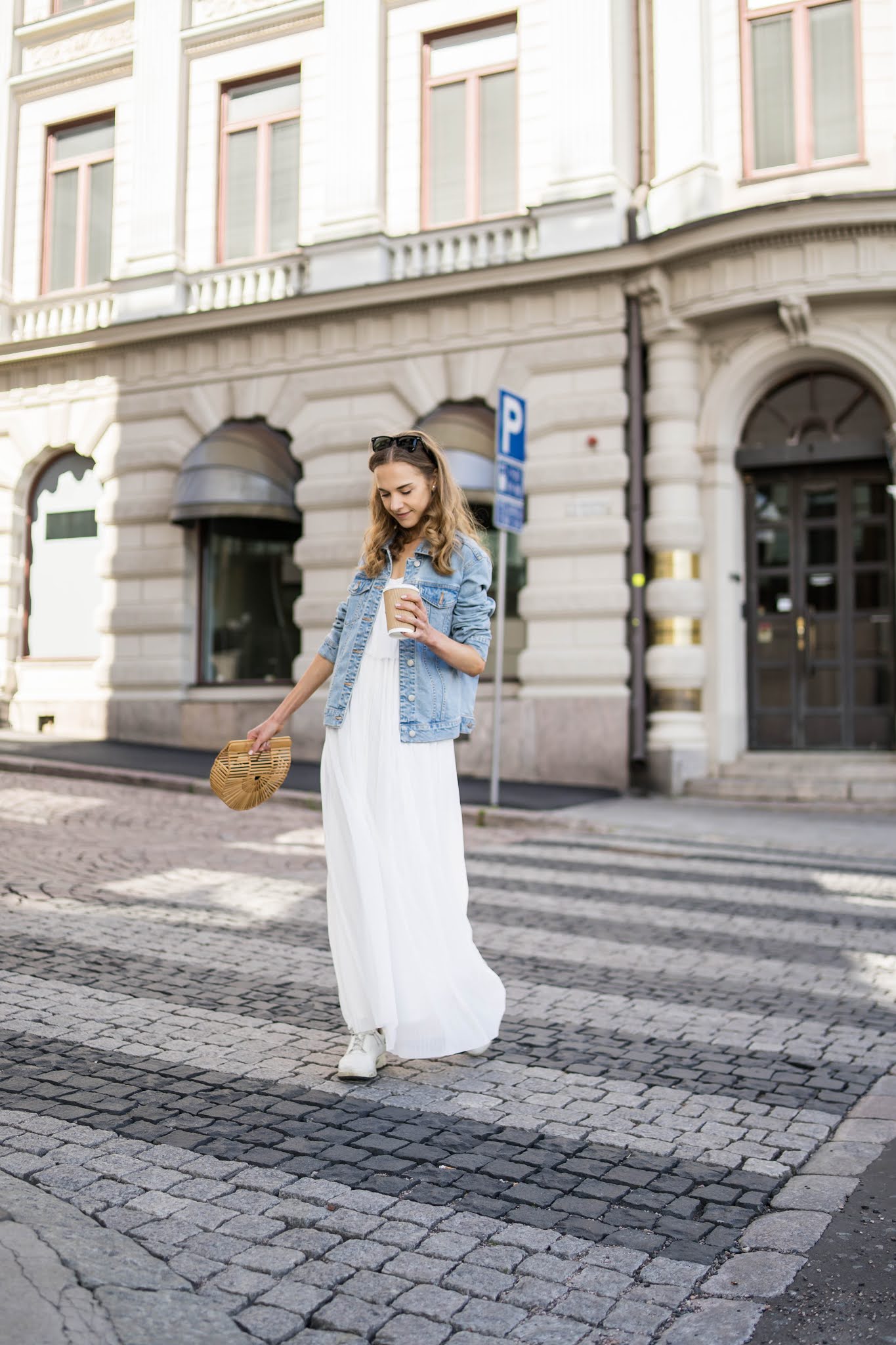 Woman in white maxi dress - Nainen valkoisessa maksimekossa