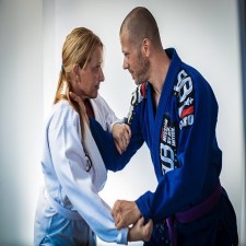 Join martial arts groups from all over the world. Talk to them, share/learn new techniques.